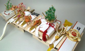 Những món quà được gói cẩn thận