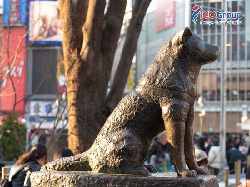 buc tuong chu cho hachiko noi tieng tai shinbuya